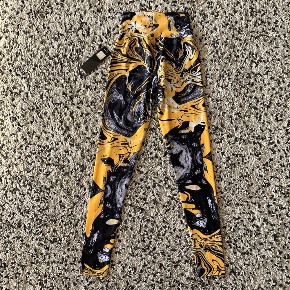 Zubaz x Majestic Women's Leggings Pittsburgh Steelers NFL Back Gold Swirl XS - Picture 9 of 9